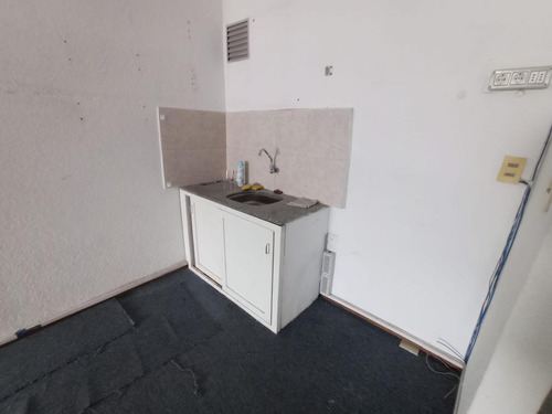 Imagen 2 de 5 de Oficina -oficina En Ciudad Vieja, Prox Plaza Zabala!!