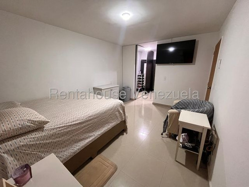 Yoselin Cabesas Vende Apartamento En Ciudad Roca, Yc 25-24212