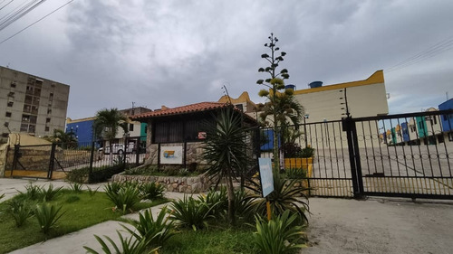 Venta De Amplio Y Comodo Town Houses En Conjunto Cerrado 