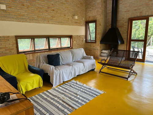 Imagem 7 de 17 de Hl-254 Casa Com 3 Suítes E Ótimo Jardim