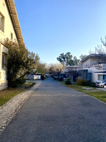 Casa En Venta 3 Dorm Única Central- Complejo Villa Pehuen - Seg 24 Hs Excelente Ubicación En Villa Allende