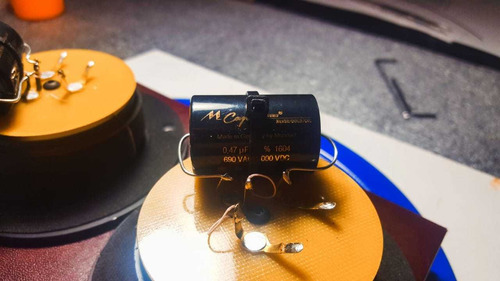 Parlantes High End Contrast Audio Magic.