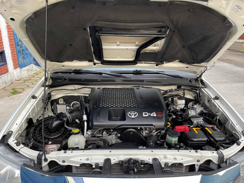 Toyota Hilux 3.0 Cd Srv Cuero 171cv 4x4 5at 2014