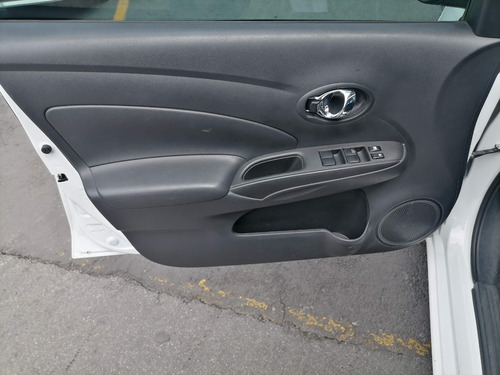 Imagen 3 de 15 de Nissan Versa Sense Automatico Blanco 2019