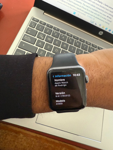 Apple Watch Series 3 (gps) 42 Mm - Correa Deportiva Negro Agua Negro Gris Oscuro (Usado)