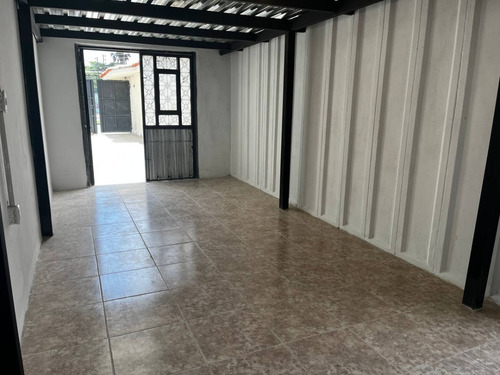 Local Comercial En Alquiler Ubicado En La Avenida Fuerzas Aereas