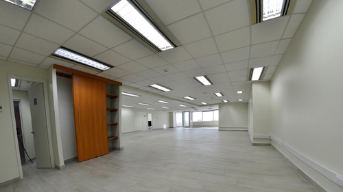 Oficina Totalmente Renovada A Pasos De Metro Santa Lucia