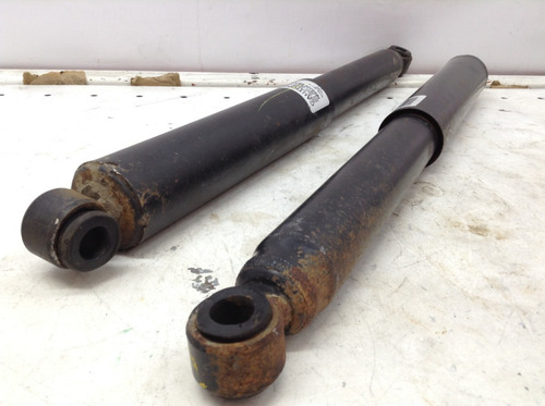 Par Amortiguadores Traseros Nissan Np300 Mod 16-20 (Usado)
