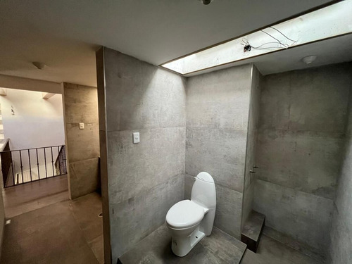 Casa Con Uso De Suelo Comercial De 290m2 En División Del Norte