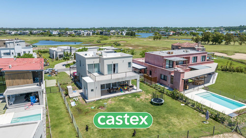 Casa En Venta En El Canton Golf