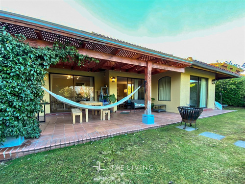 Casa En Arriendo De 4 Dorm. En Lo Barnechea