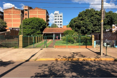 Vendo Casa Sobre Avenida, Frente Al Sambódromo: 4 Habitaciones Y 3 Baños