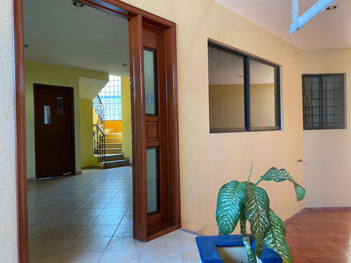 Casa De Dos Niveles En Venta En El Fracc. Virginia En Boca Del Río, Veracruzubicada En Uno De Los Fraccionamientos De Mayor Plusvalía En El Puerto De Veracruz, A 50m De La Ave. Juan Pablo Ii
