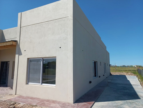 Amplia Casa A Construir, Estilo Minimalista (modelo Llanka) - 3 Ambientes/2 Baños - Totalmente En Ladrillos Y Hormigón - No Son Prefabricadas