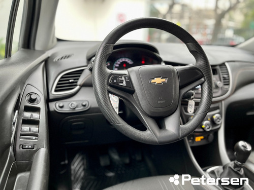 Imagen 14 de 24 de Chevrolet Tracker 1.8 Ls Fwd E5 Mt 5p 2018