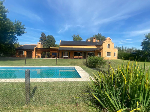 Casa En Venta, Terreno Media Hectárea En Manzanares, La Escondida