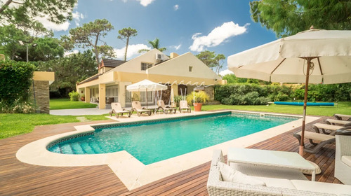 Mansión En Venta En Playa Mansa, Punta Del Este, Uruguay.
