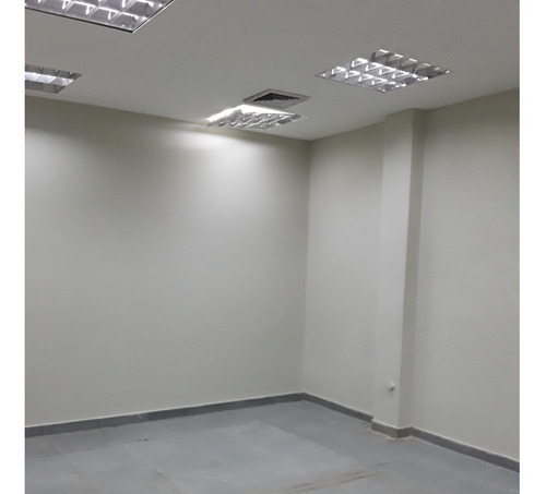 Imagen 9 de 23 de Local En Los Robles, En Alquiler