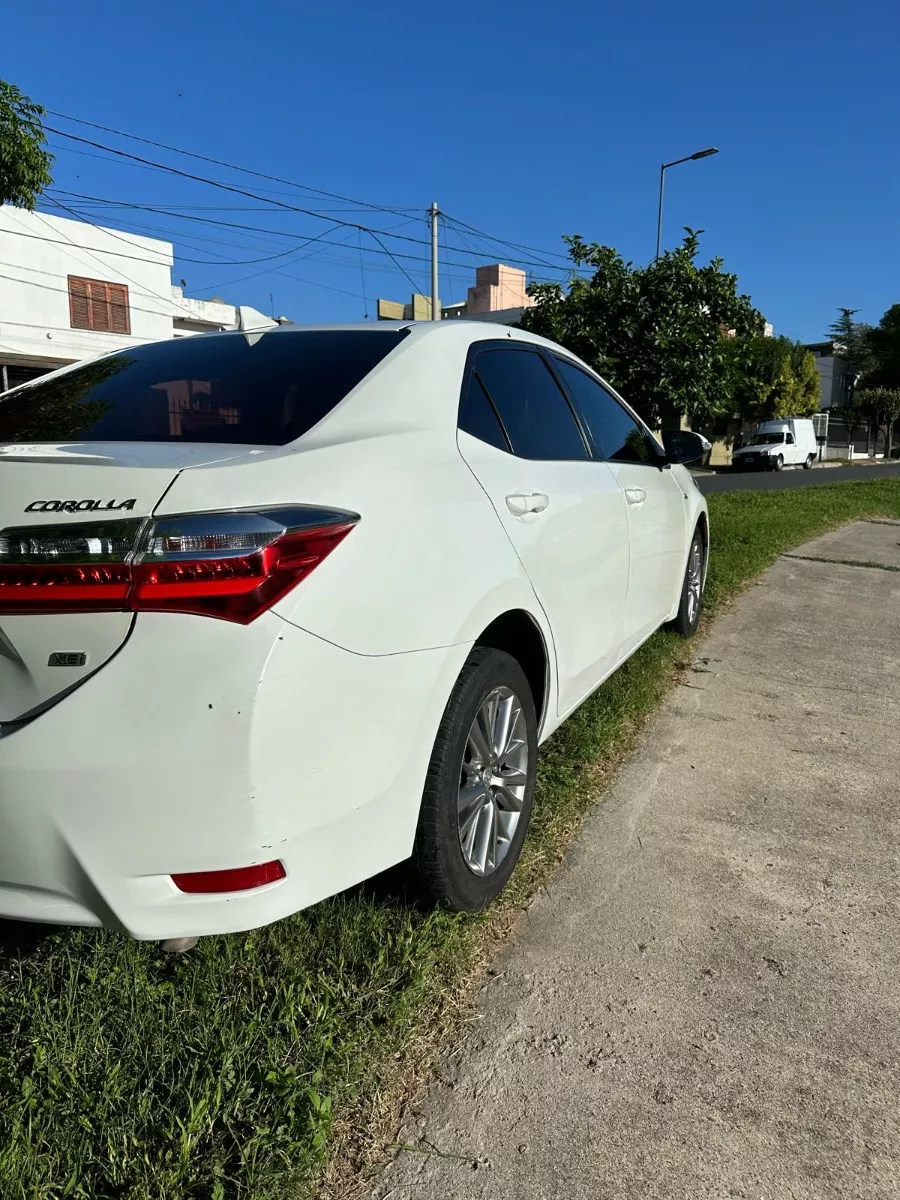 Toyota Corolla 1.8 XEI / L 17