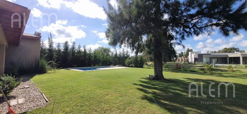 Campo Daromy | Casa En Venta 3 Dormitorios En Pb