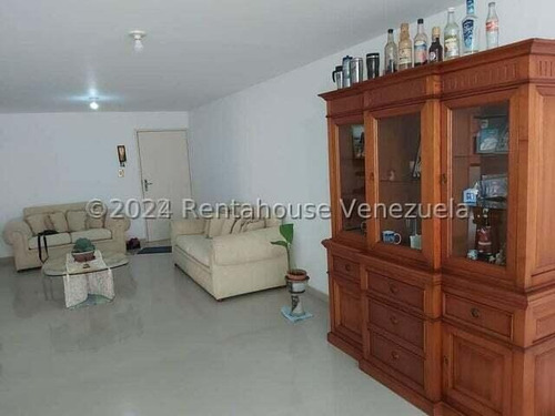 Apartamento En Alquiler, Colinas De La Tahona #24-26858