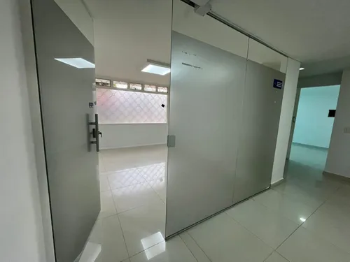 Consultorio En Arriendo/venta En Los Cedros. Cod V16262