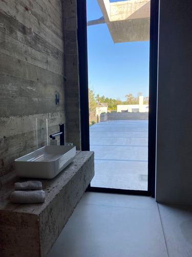 Fabulosa Casa En Barrio Carmel