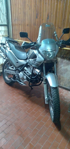 Imagen 3 de 14 de Honda Falcon 400