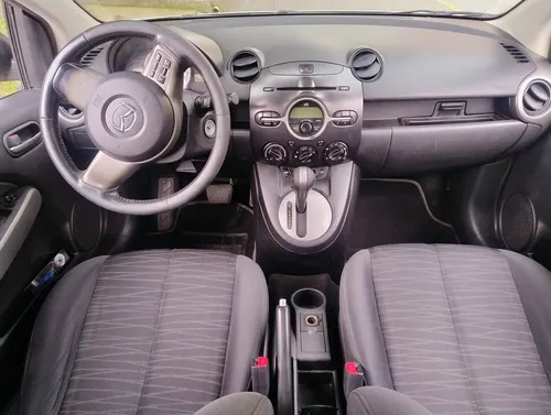 Mazda 2 1.5 Automático 2010
