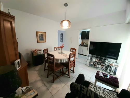 Imagen 3 de 15 de Muy Buen Dpto 2 Amb Al Frente Con Balcon. Excelente Ubicacion. Venta Directa!!!!!