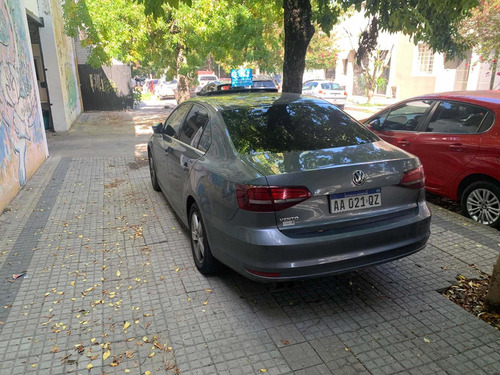 Imagen 3 de 6 de Volkswagen Vento 2016 2.5 Luxury 170cv Tiptronic