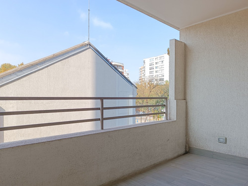 Edificio Dublé Almeyda (2 Est. 1 Bod.) Vista Suroriente Pi