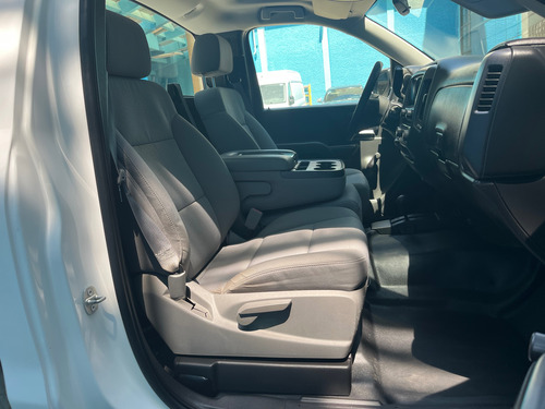 Chevrolet Silverado 2500 4x4 At
