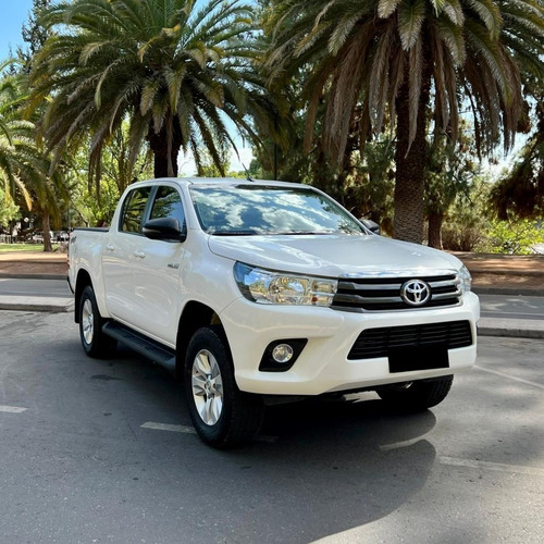 Imagen 6 de 10 de Toyota Hilux 2.8 C/d 4x4 Tdi Sr 177cv 2018