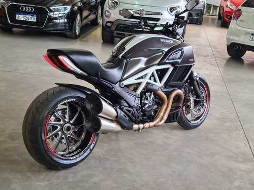 Imagen 2 de 10 de Ducati Diavel Carbon