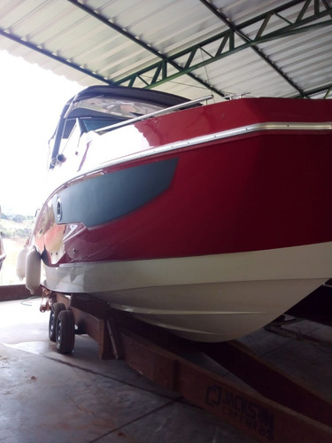 Lancha Ventura 300 Crossover