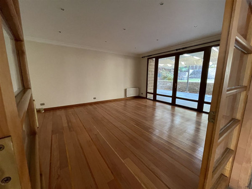 Casa En Venta De 6 Dorm. En Lo Barnechea Panoramica
