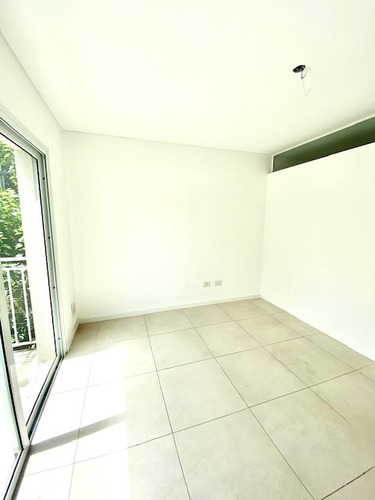 Imagen 5 de 14 de Venta Con Renta Departamento Av Centenario 500 Usd 90.000. San Isidro