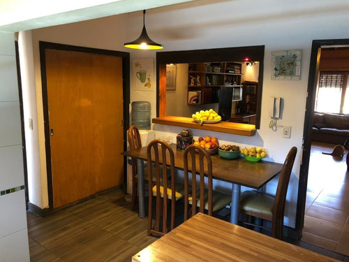 Imagen 10 de 30 de Impecable Chalet En Barrio Parque Luro