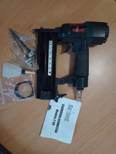 Clavadora Neumática Modelo F50