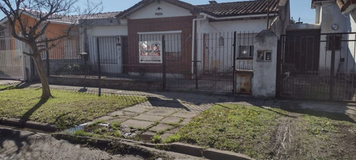 Casa En Ituzaingo Amplio Lote ( No Ph No Duplex No Lote No Departamento)