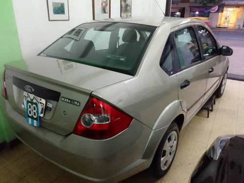 Imagen 4 de 15 de Ford Fiesta Max 1.6 2008