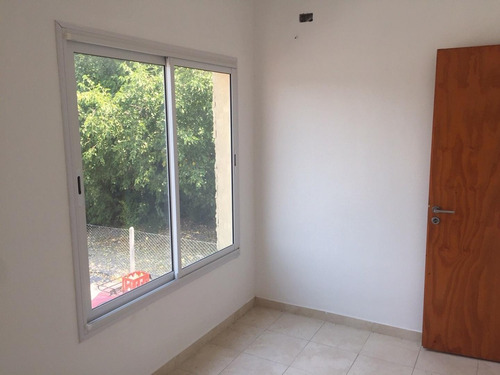 Imagen 20 de 27 de En Venta. Triplex Con Patio Y Cochera. San Miguel