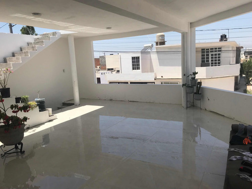 Casa 2 Niveles, 3 Recamaras Y Terraza