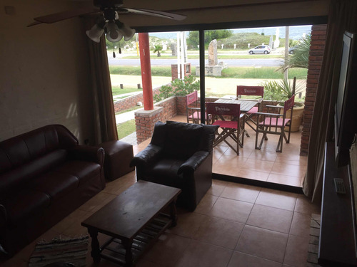 Alquilo Piriapolis Linda Casa Nuevita Frente A La Mejor Playa 3 Dormitorios 2 Banos Aire Fondo Lavaropas Barbacoa Totalmente Equipada Para 7 Personas