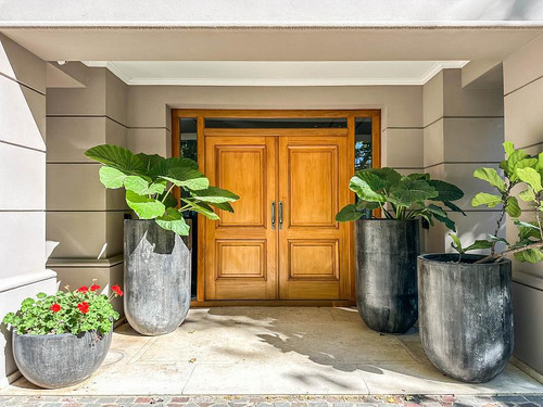 Excelente Casa Con Impecables Detalles En La Concepción Lujan