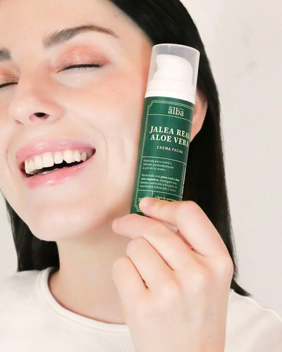 Imagen 2 de 3 de Crema Facial Jalea Real Aloe Vera 50ml Nutre Hidrata Delalba Tipo De Piel Todo Tipo De Piel