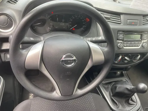 Nissan NP300 2.5 SE Paq Seguridad Mt