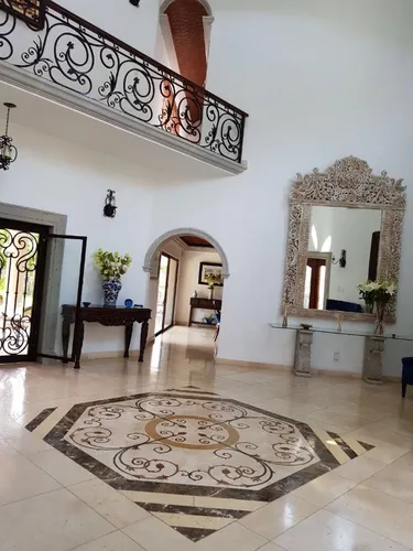 Excelente Casa En Zona Dorada De Cuernavaca, Espacios Amplios Y Acabados De Lujo.