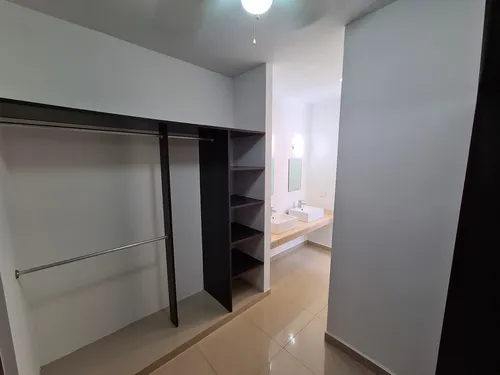 Casa En Renta De 3 Recámaras Y Piscina En Privada San José Tulipanes